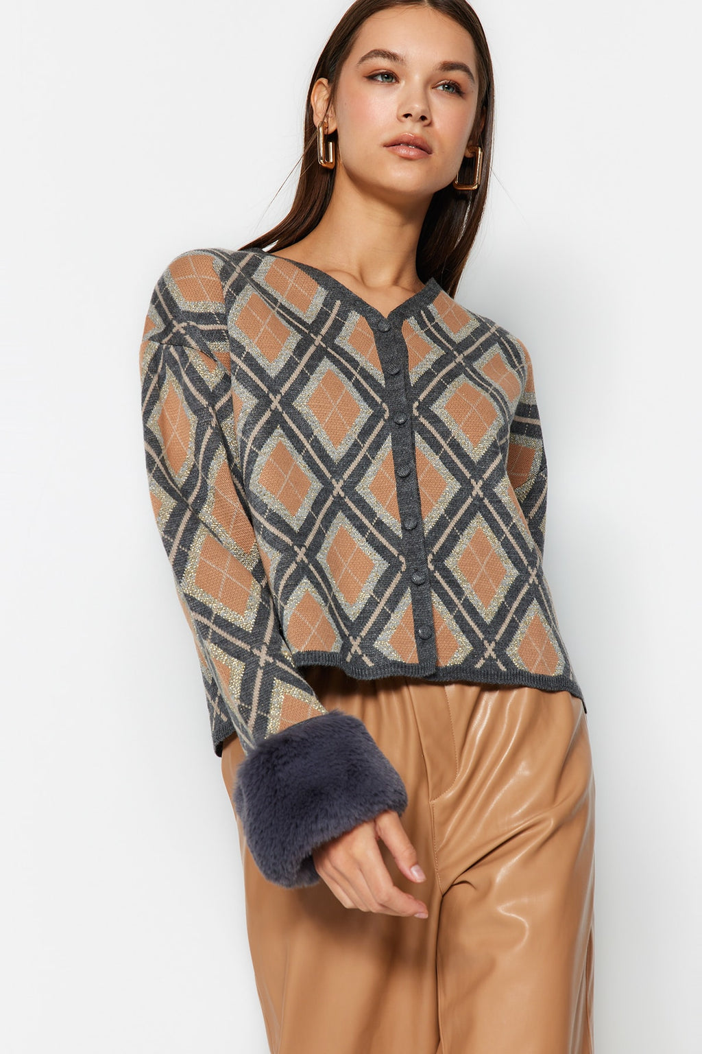 Trendyolmilla Siyah Çıkartılabilir Suni Kürklü Simli Crop Triko Hırka TWOAW24HI00043