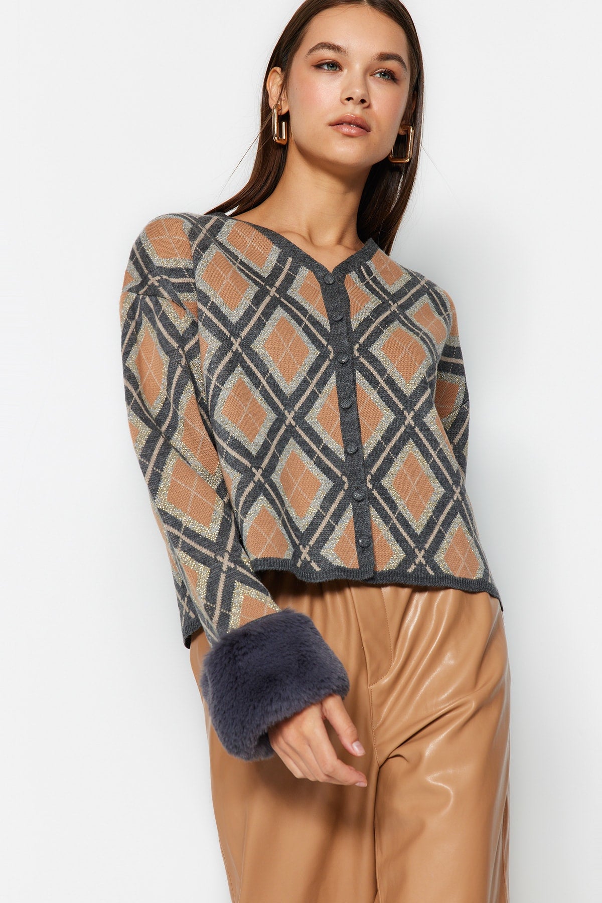 Trendyolmilla Siyah Çıkartılabilir Suni Kürklü Simli Crop Triko Hırka TWOAW24HI00043