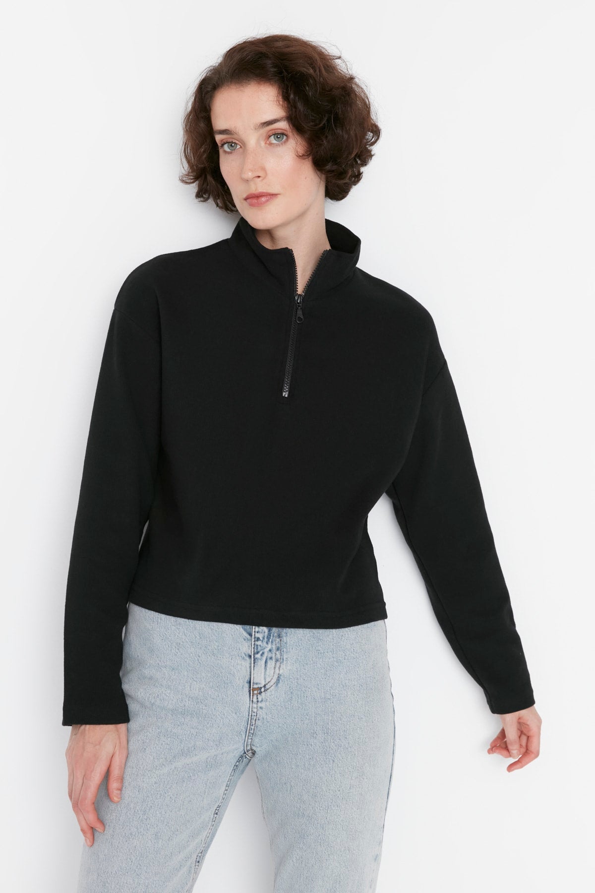 Trendyolmilla Siyah Selanik/Triko Görünümlü Fermuarlı Yaka Regular/Normal Kalıp Örme Sweatshirt TWOAW22SW0732
