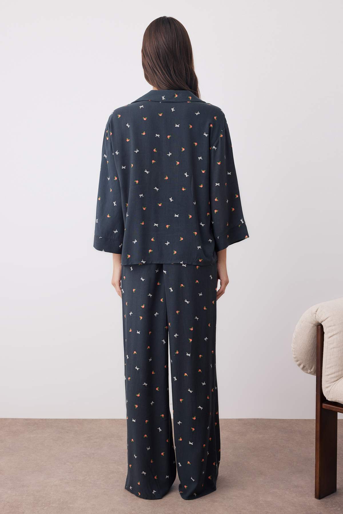 Trendyolmilla Ekru Baskılı Viskon Dokuma Pijama Takımı THMAW26PT00065