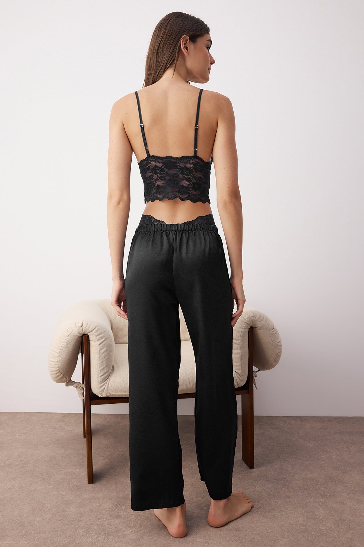 Trendyolmilla Siyah 3'lü Çeyiz Set Üst Dantel, Alt Saten Askılı Külotlu Dokuma Pijama Takımı THMAW26PT00077