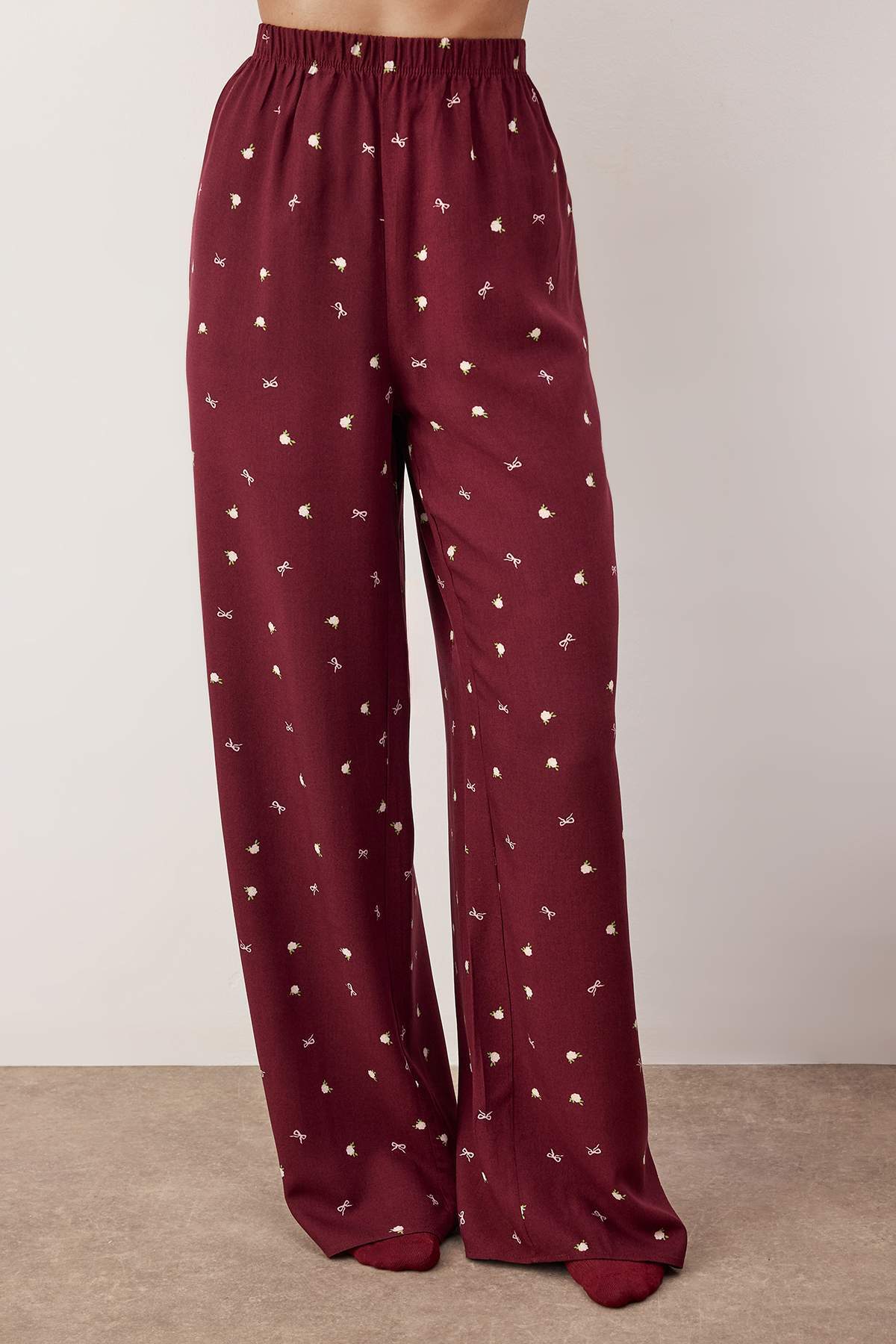Trendyolmilla Ekru Baskılı Viskon Dokuma Pijama Takımı THMAW26PT00065