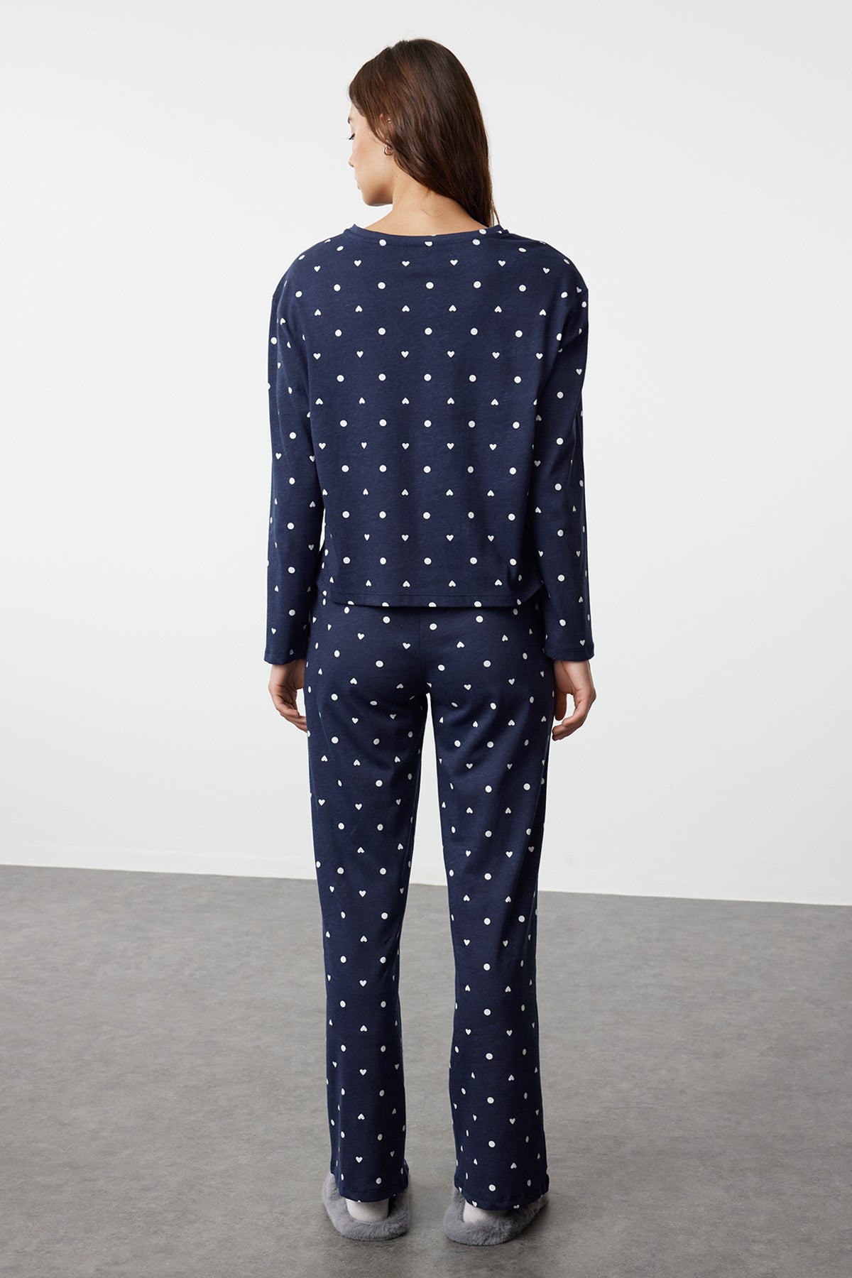 Trendyolmilla Kahverengi %100 Pamuklu Puantiye ve Kalpli Örme Pijama Takımı THMAW25PT00039