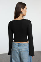 Trendyolmilla Siyah Anvelop Triko Görünümlü İspanyol Kol Regular/Normal Kalıp Örme Bluz TWOAW25BZ00151