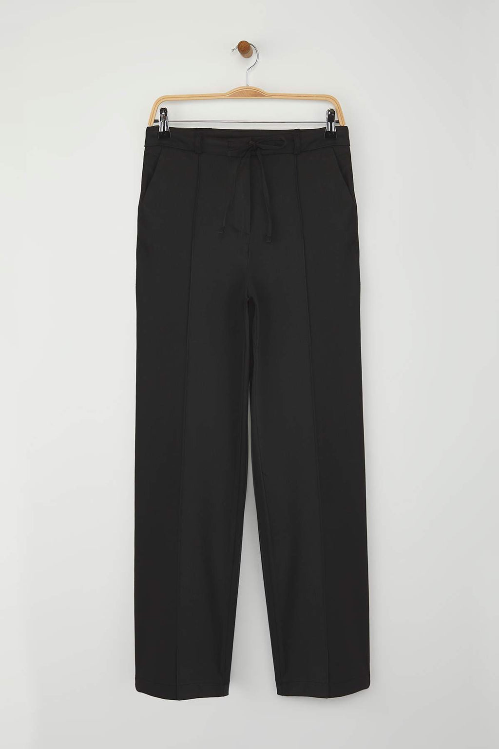 Trendyolmilla Wardrobe Essentials Siyah Bağcıklı Kışlık Tuşeli Rahat Kumaş Geniş Paça Pantolon | TWOAW26PL00012