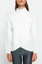 Kaymak Beyazı Pamuklu Fermuar Detaylı Dik Yaka Örme Spor Sweatshirt TWOAW22SW0187