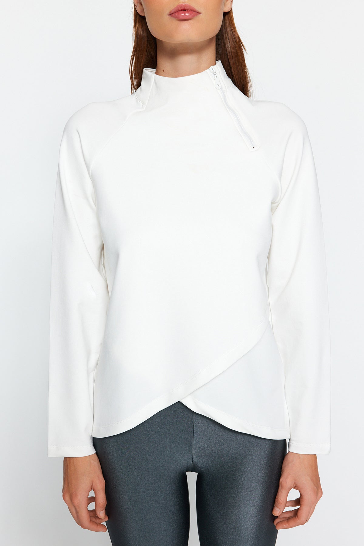 Kaymak Beyazı Pamuklu Fermuar Detaylı Dik Yaka Örme Spor Sweatshirt TWOAW22SW0187