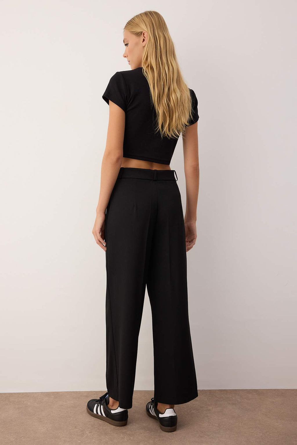 Siyah Kemerli Fermuar Cep Detaylı Wide Leg/Geniş Paça Kumaş Pantolon TWOAW26PL00050