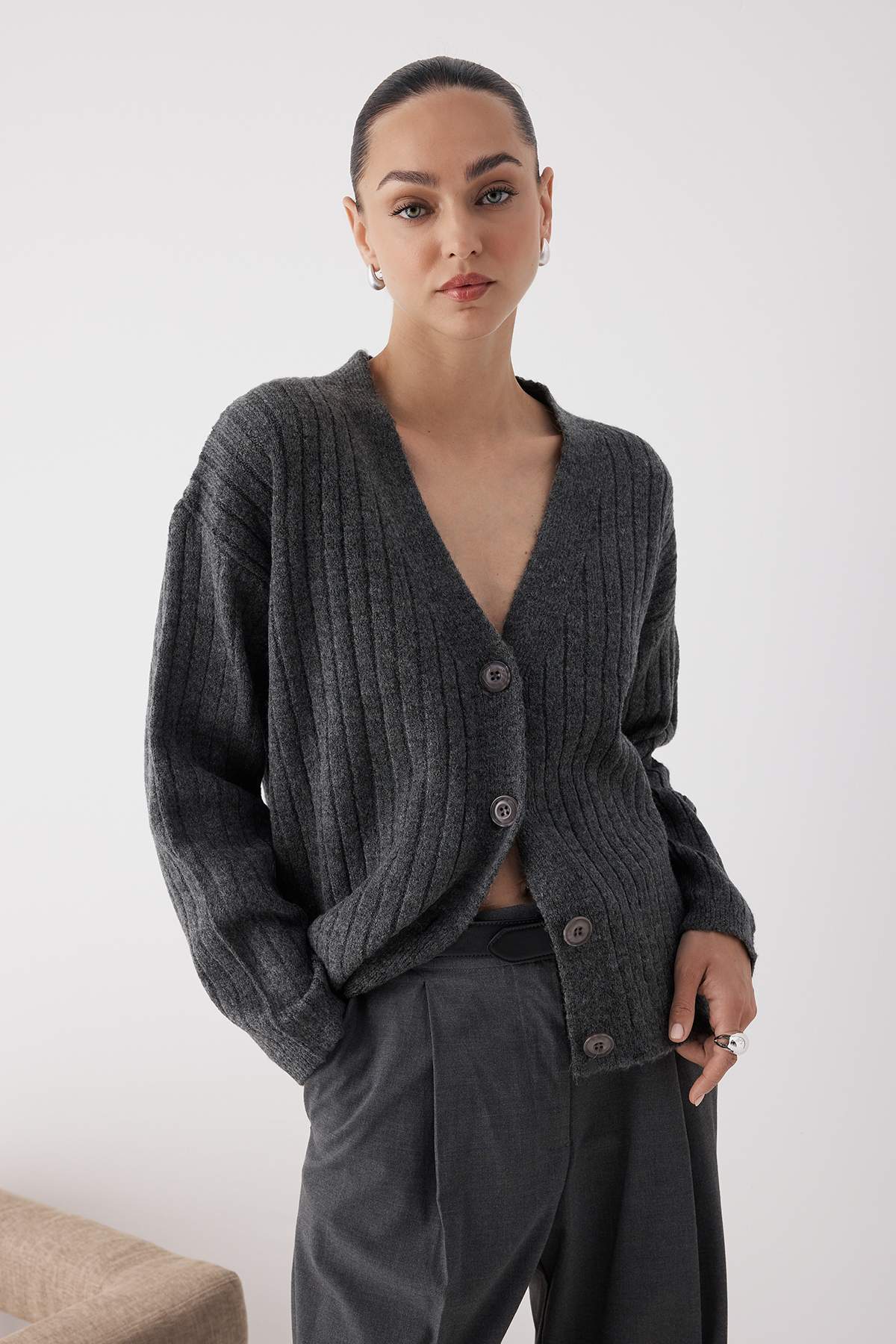 Trendyolmilla Wardrobe Essentials Taş Yumuşak Dokulu Basic Geniş Kalıp Triko Hırka | TWOAW26HI00119