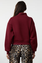 Trendyolmilla Siyah Rahat Kesim Crop Basic Fermuarlı Dik Yaka Kalın İçi Polarlı Örme Sweatshirt TWOAW24SW00221