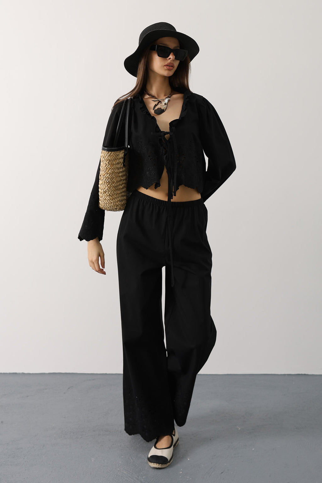 Trendyolmilla Taş %100 Pamuk Poplin Paça Detaylı Pantolon TWOSS25PL00133