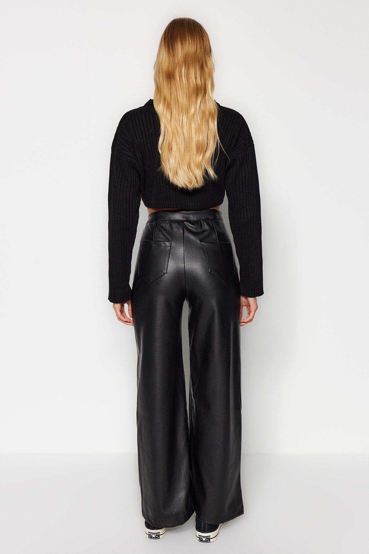 Siyah Suni Deri Wide Leg Cep Detaylı Örme Pantolon TWOAW24PL00103
