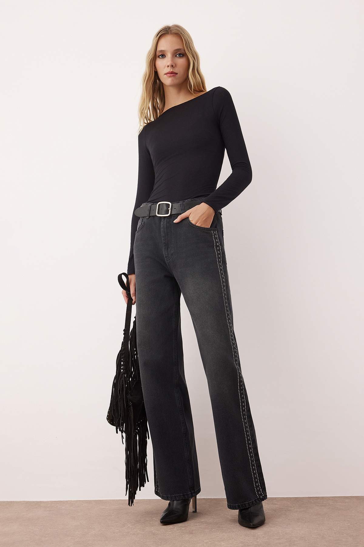 Siyah More Sustainable Yüksek Bel Aksesuar Detaylı Wide Leg Jeans TWOAW26JE00104 Secondary image