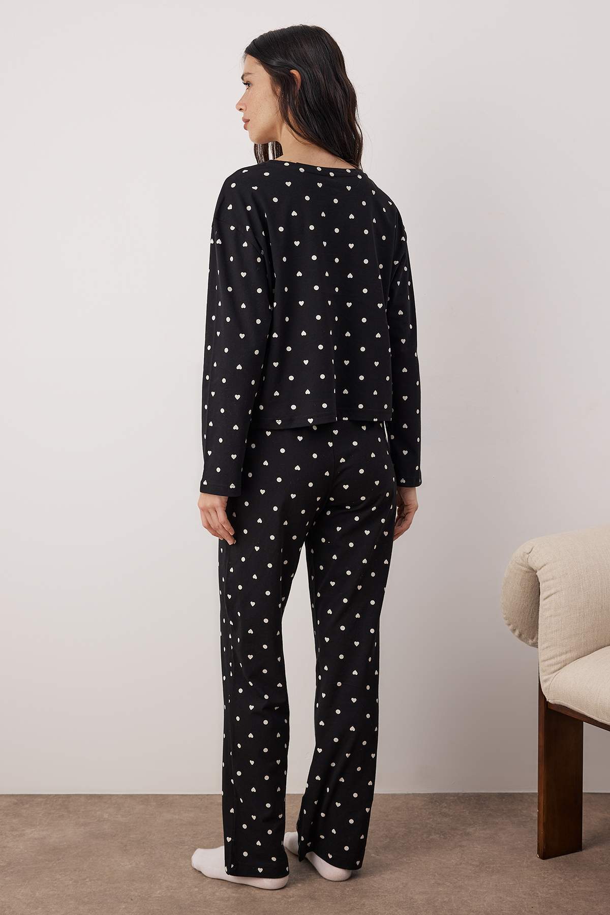 Trendyolmilla Siyah %100 Pamuklu Puantiye ve Kalpli Örme Pijama Takımı THMAW25PT00039