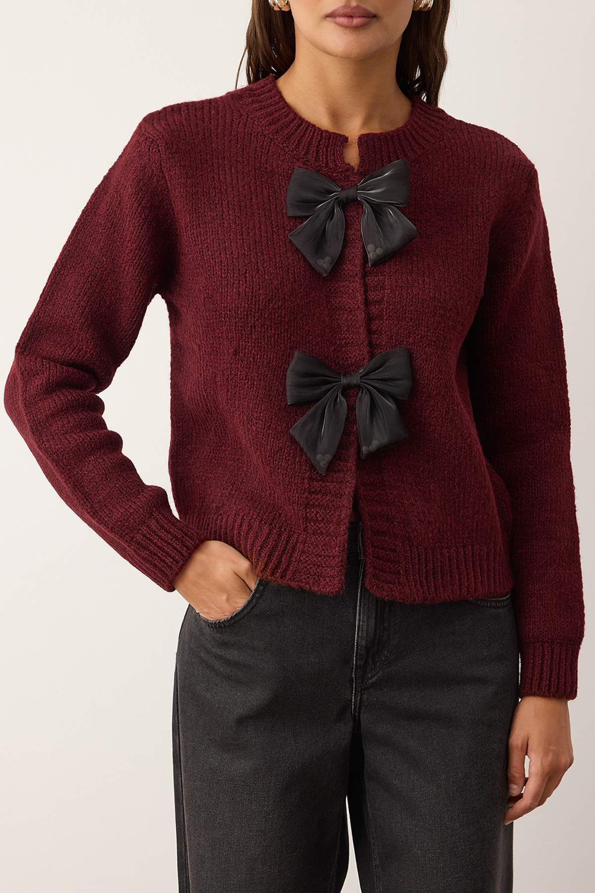Trendyolmilla Bordo Bisiklet Yaka Kurdele Detaylı Triko Hırka TWOAW26HI00236 Triko Hırka TWOAW26HI00236