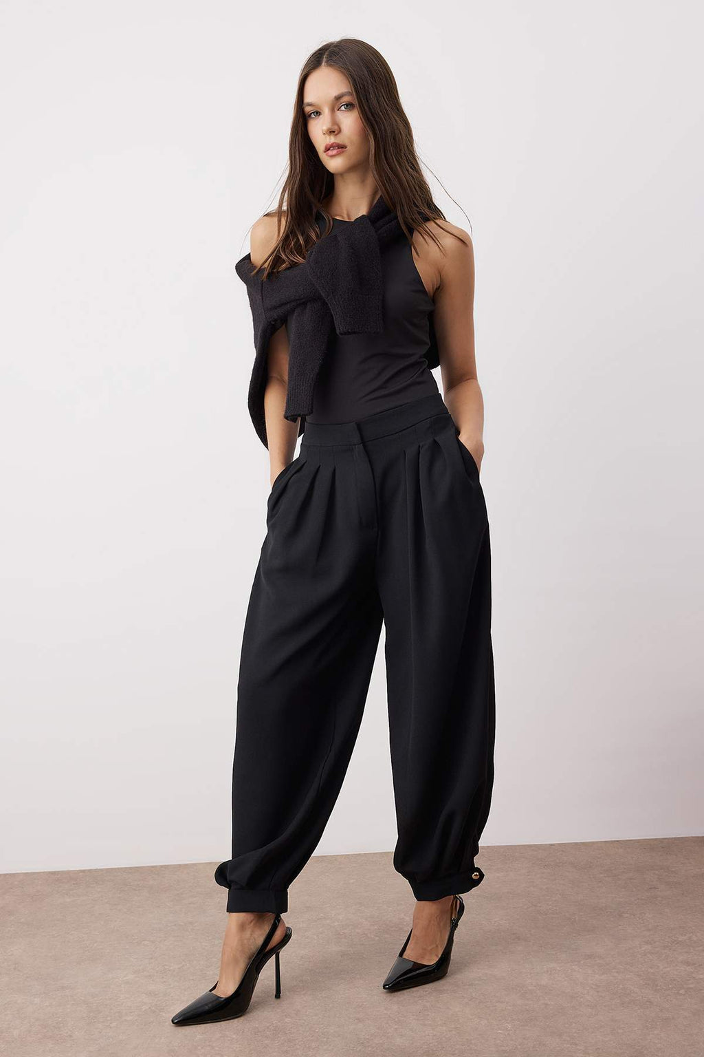 Siyah Şalvar/Harem Dökümlü Düğme Detaylı Pantolon TWOAW26PL00065