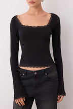 Trendyolmilla Koyu Kahverengi Dantel Detaylı Kare Yaka Örme Party Bluz TPRAW26BZ00045