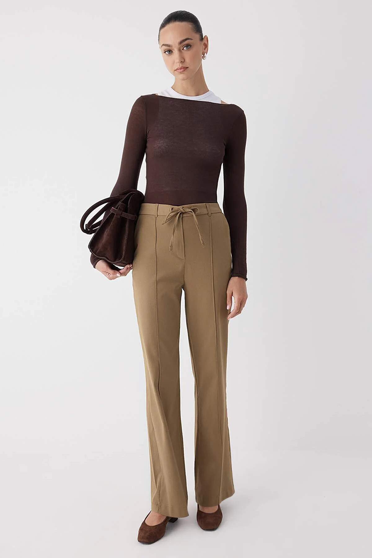 Trendyolmilla Wardrobe Essentials Siyah Bağcıklı Kışlık Tuşeli Rahat Kumaş Geniş Paça Pantolon | TWOAW26PL00012