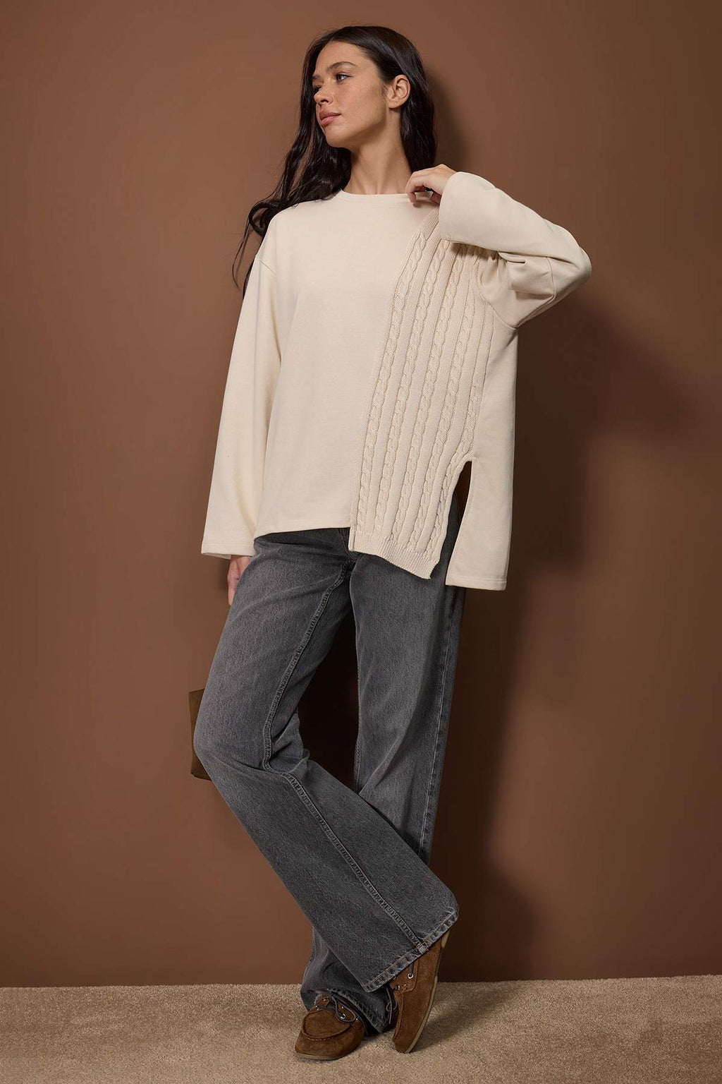 Taş Triko Detaylı Bisiklet Yaka Relaxed Örme Sweatshirt TWOAW26SW00076