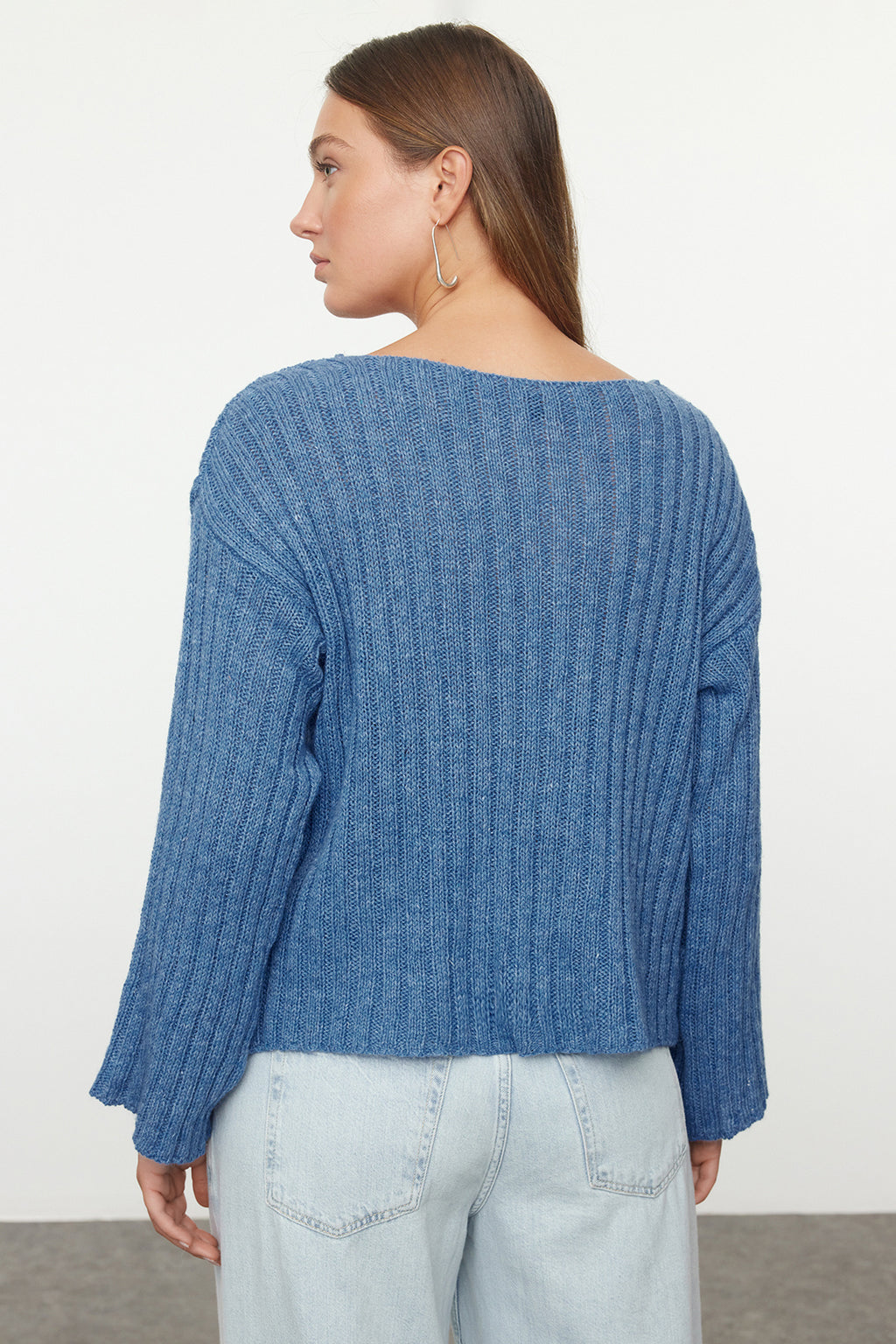 Trendyolmilla Koyu Mavi Merserize Görünümlü Yünlü Geniş Kalıp Basic Triko Kazak TWOAW23KZ01844