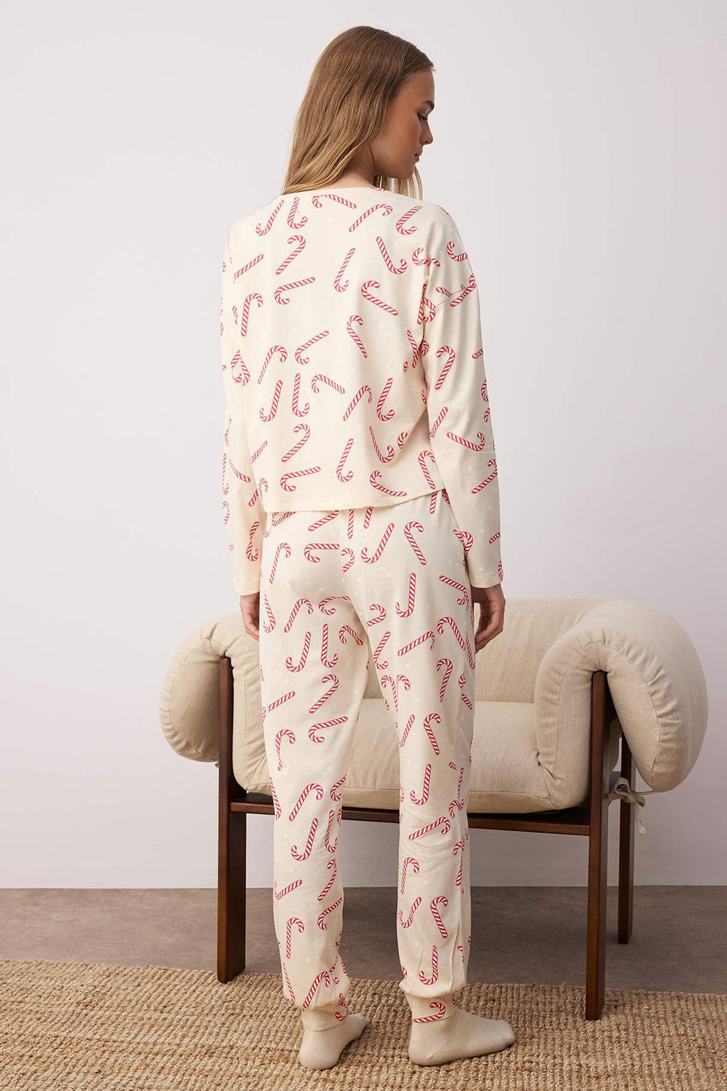 Trendyolmilla Bej %100 Pamuklu Yılbaşı Temalı Örme Pijama Takımı THMAW21PT0771