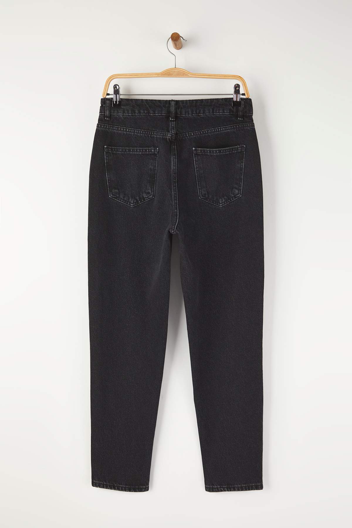 Trendyolmilla Siyah Yüksek Bel Mom %100 pamuk Non-Stretch Jeans TWOAW26JE00159
