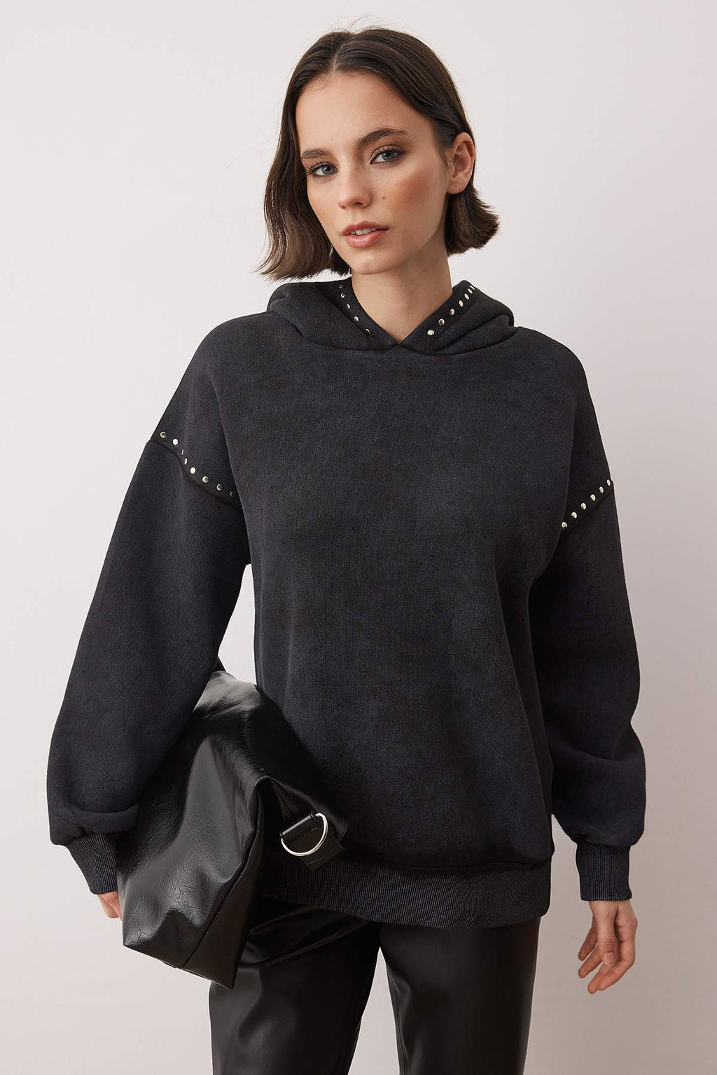 Antrasit Oversize Troklu ve Yıkamalı Kalın İçi Polarlı Örme Sweatshirt TWOAW26SW00239