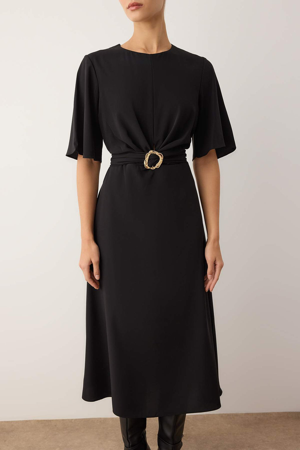 Siyah Düz Aksesuar Detaylı Midi Dokuma Elbise TWOAW26EL00067