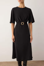 Siyah Düz Aksesuar Detaylı Midi Dokuma Elbise TWOAW26EL00067