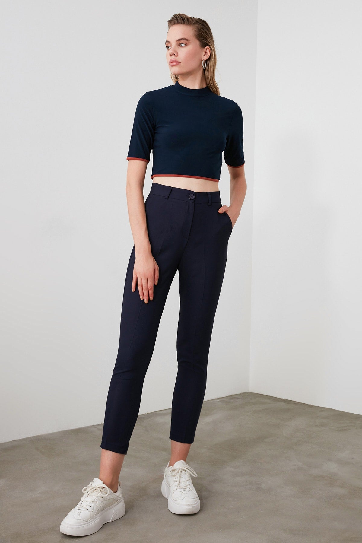 Trendyolmilla Lacivert Basic Cigarette Dar Paça Dokuma Kumaş Pantolon TWOSS19ST0038
