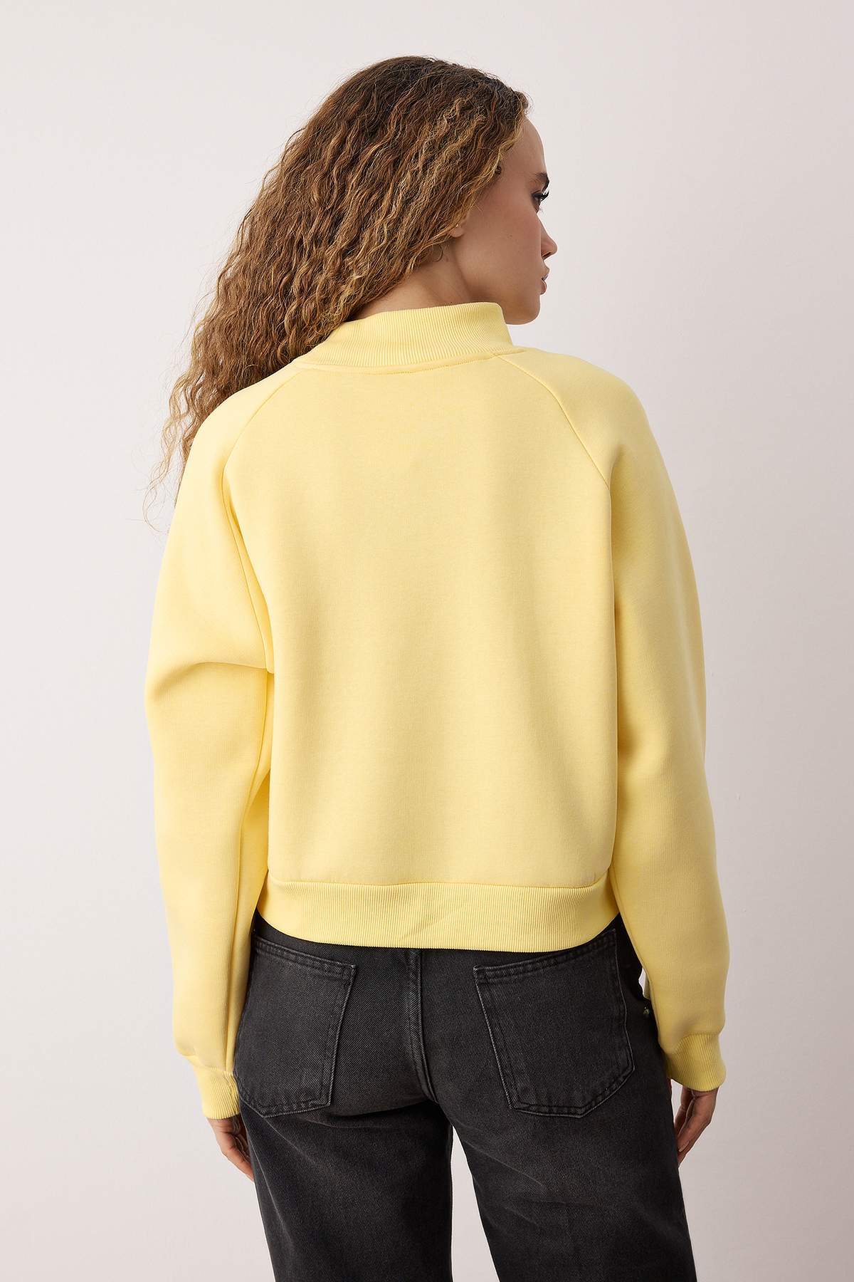 Trendyolmilla Antrasit Reglan Kollu Oversize/Geniş Kalıp Kalın İçi Polarlı Örme Sweatshirt TWOAW26SW00150