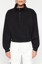 Trendyolmilla Siyah Rahat Kesim Crop Basic Fermuarlı Dik Yaka Kalın İçi Polarlı Örme Sweatshirt TWOAW24SW00221