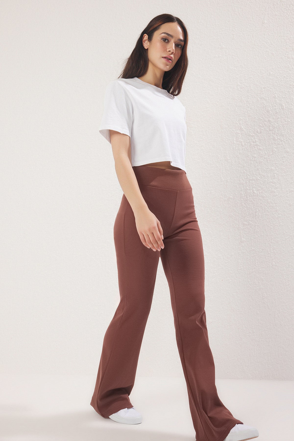 Trendyolmilla Kahverengi Wide Leg/İspanyol Paça Yüksek Bel İnterlok Esnek Örme Pantolon TWOAW25PL00006