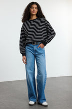 Siyah 2 İplik Bisiklet Yaka Çizgili Regular Örme Sweatshirt TWOAW25SW00324