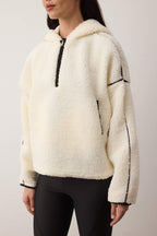 Ekru Biye Detaylı Oversize/Geniş Kalıp Peluş Kapüşonlu Kalın Örme Sweatshirt TWOAW26SW00229