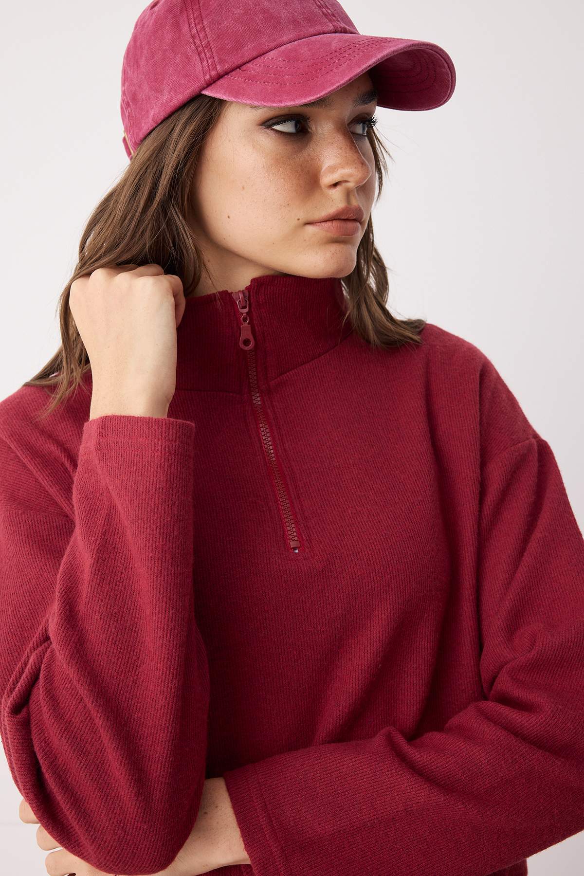 Trendyolmilla Siyah Selanik/Triko Görünümlü Fermuarlı Yaka Regular/Normal Kalıp Örme Sweatshirt TWOAW22SW0732