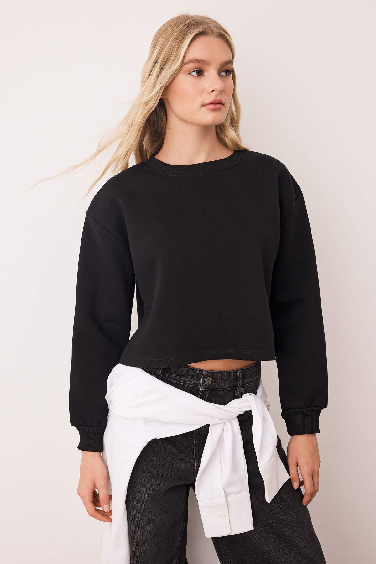 Trendyolmilla Siyah Kalın İçi Polarlı Bisiklet Yaka Crop Örme Sweatshirt TWOAW26SW00093