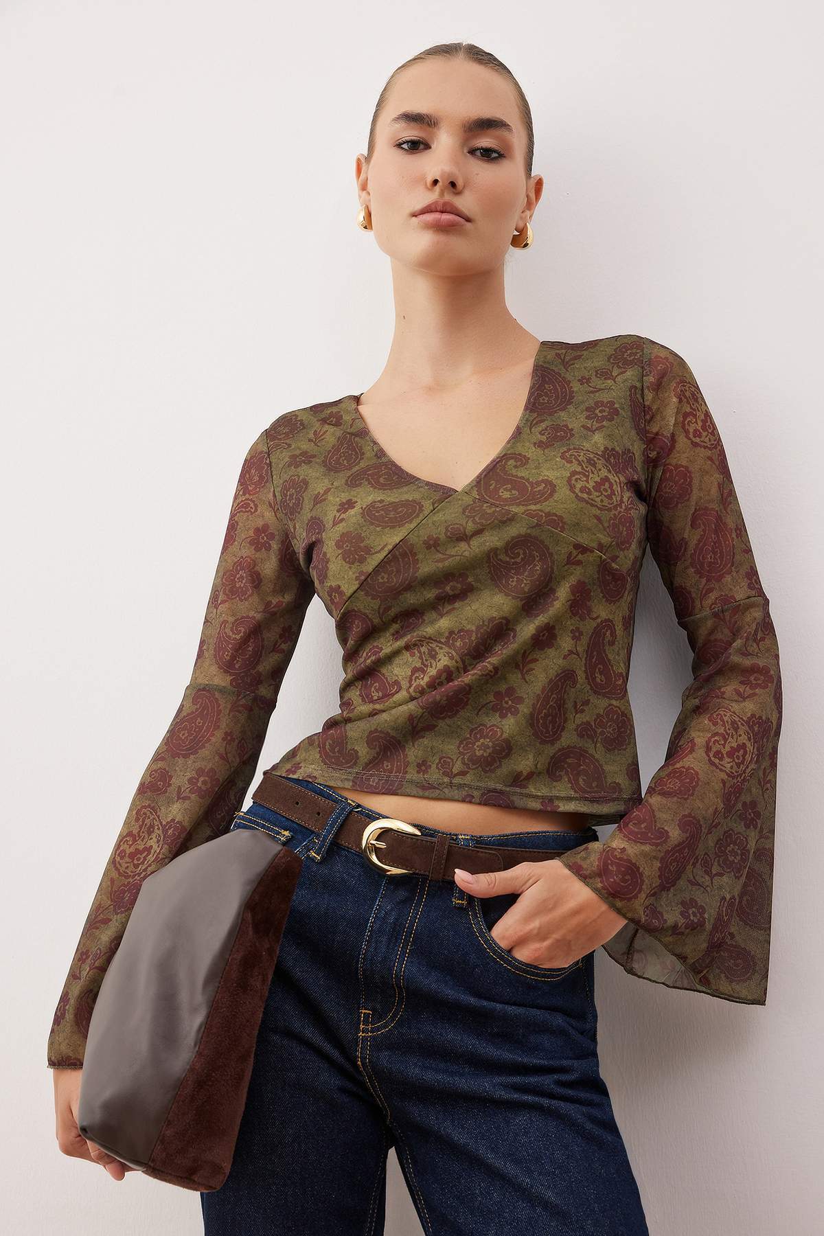 Trendyolmilla Çok Renkli Boho/Boho Chic Baskılı V yaka İspanyol Kol Tül Esnek Örme Bluz TWOAW26BZ00239