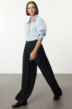 Trendyolmilla Siyah Kemerli Pilili Wide Leg/Extra Geniş Paça Dokuma Palazzo Pantolon TWOAW25PL00032