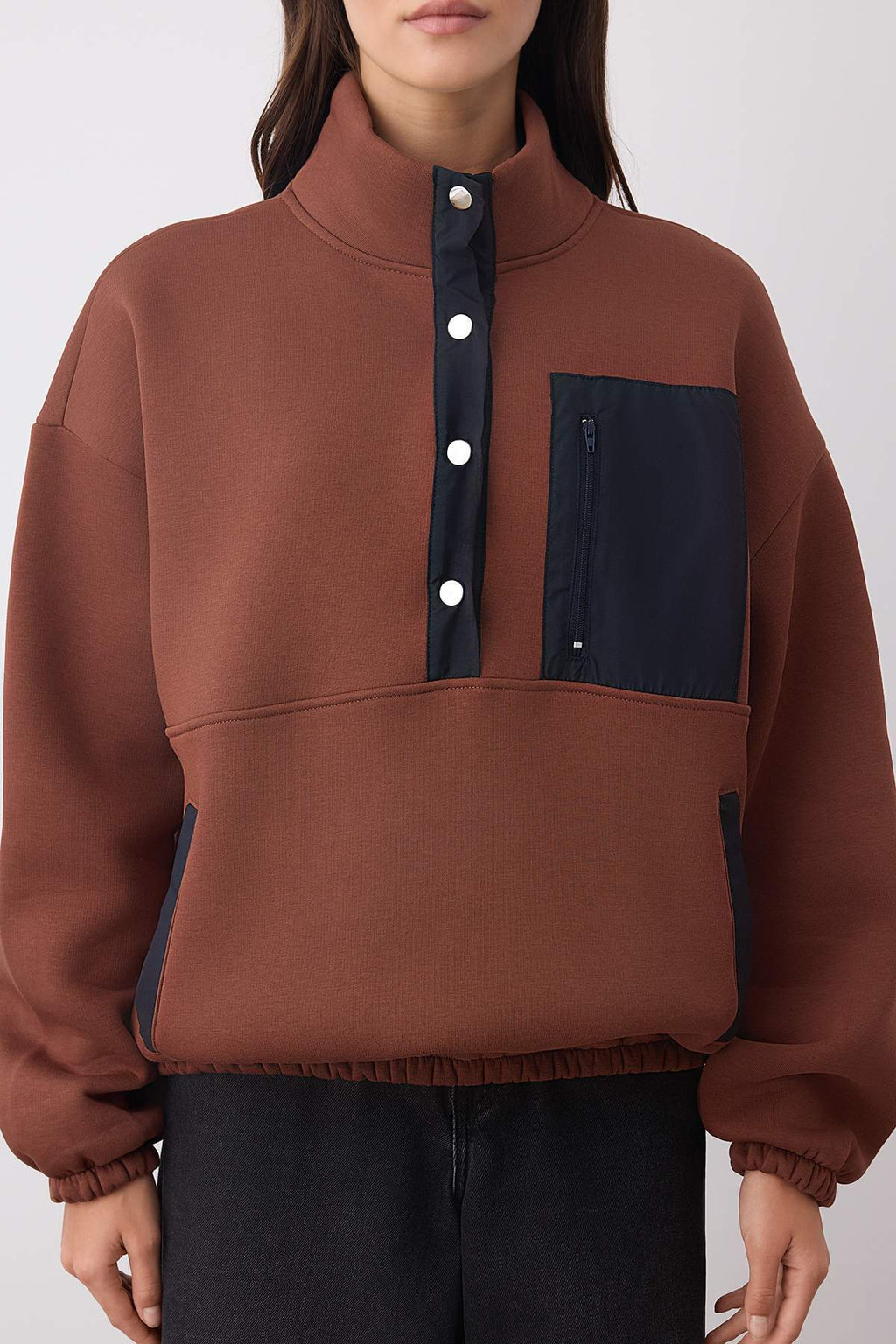 Kahverengi Dokuma Garni Detaylı Cepli Kalın İçi Polarlı Örme Sweatshirt TWOAW26SW00056