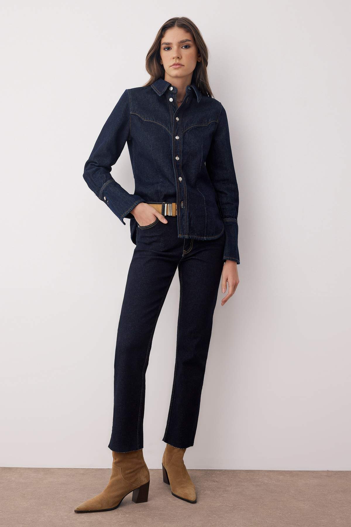 Trendyolmilla Kahverengi Yüksek Bel Paçası Kesikli Comfort/Esnek YENİ Mom Jeans TWOAW26JE00026