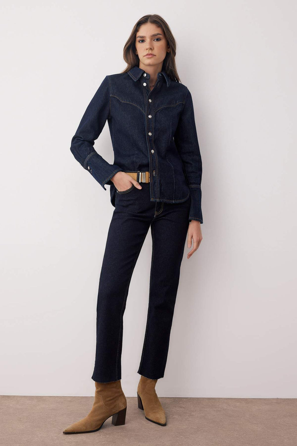 Trendyolmilla Kahverengi Yüksek Bel Paçası Kesikli Comfort/Esnek YENİ Mom Jeans TWOAW26JE00026