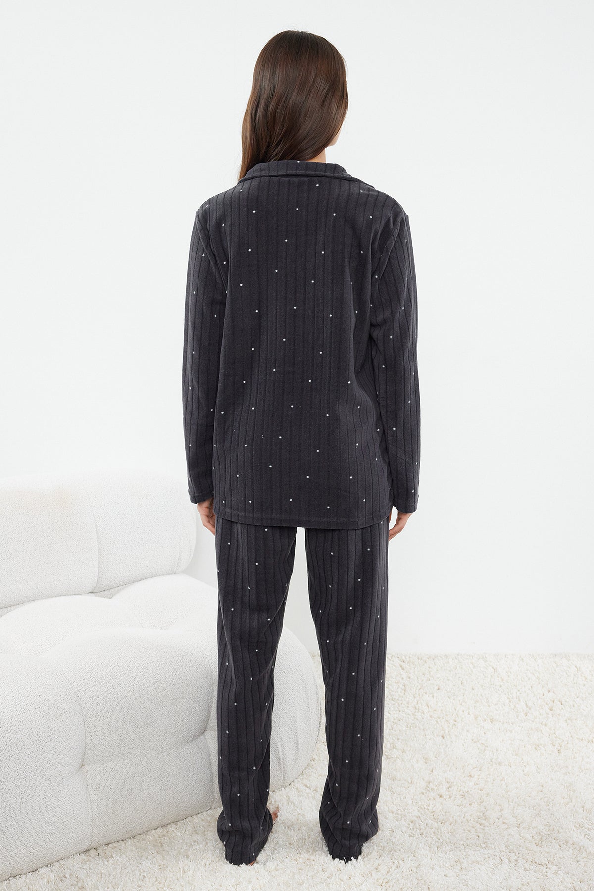 Trendyolmilla Lacivert Puantiyeli Hayvan Baskılı Polar Kışlık Örme Pijama Takımı THMAW24PT00176