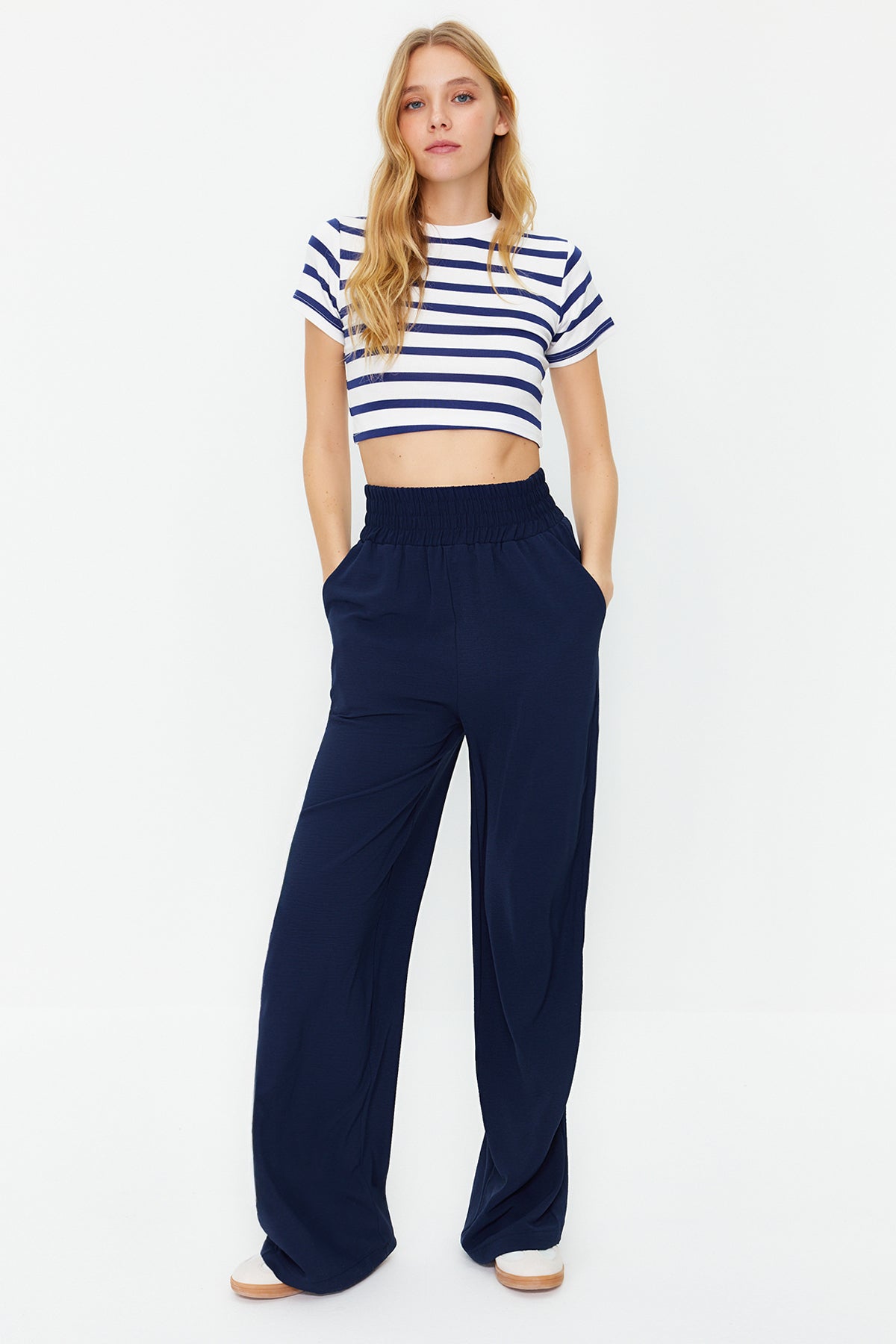 Trendyolmilla Lacivert Wide Leg/Geniş Paça Beli Lastikli Dokuma Pantolon TWOSS22PL00024