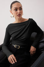 Trendyolmilla Yağ Yeşil Fitted/Vücuda Oturan Asimetrik yaka Detaylı Yumuşak Kumaşlı Esnek Örme Bluz TWOAW26BZ00088