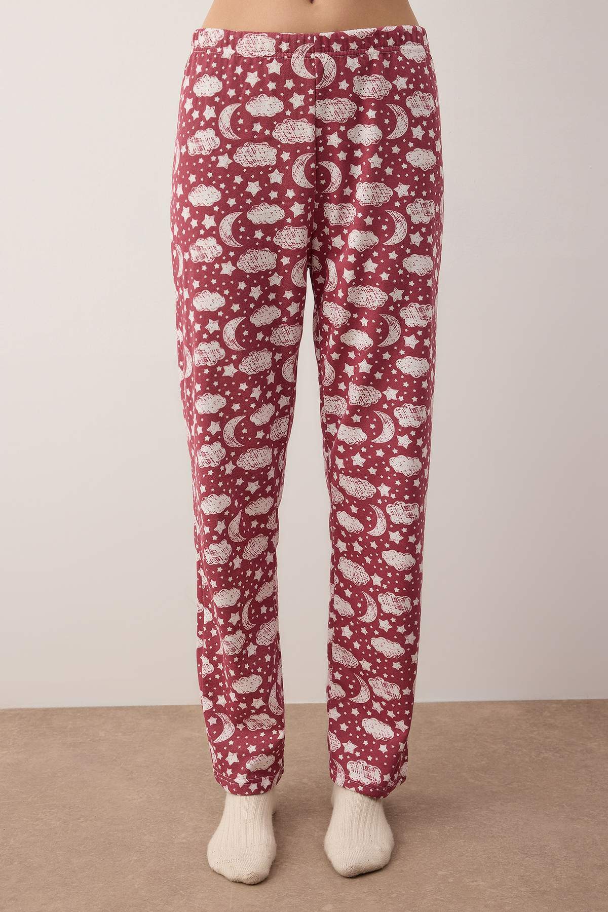 Trendyolmilla Siyah Pamuklu Leopar Desenli ve Yılbaşı Temalı Uyku Bantlı Örme Pijama Takımı THMAW25PT00223