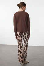 Trendyolmilla Beyaz-Siyah Leopar Desenli Örme Pijama Takımı THMAW25PT00100