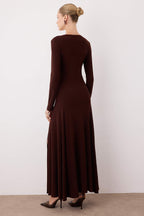 Trendyolmilla Limited Edition Kahverengi V Yaka Skater/Belden Açılan Esnek Maxi Örme Elbise TWOAW25EL00299