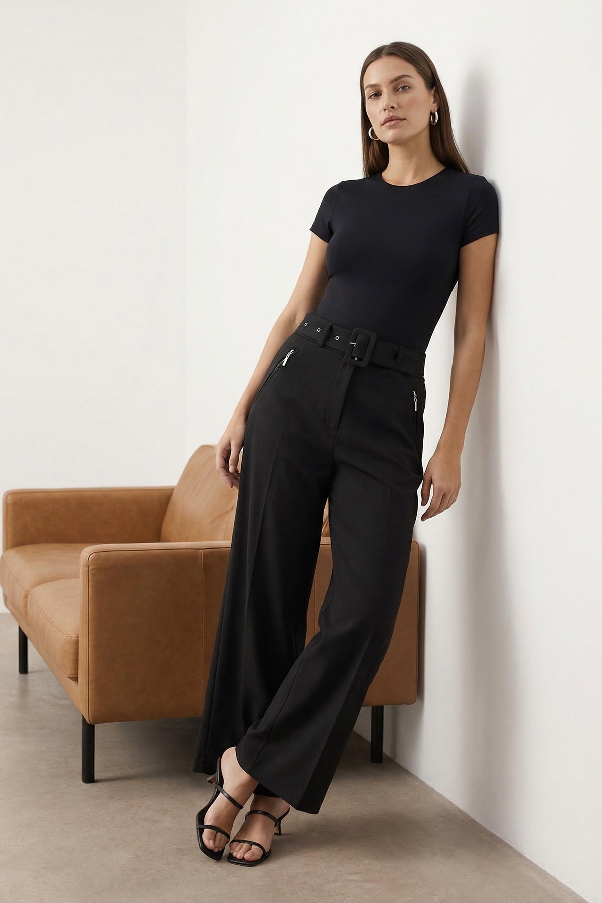 Siyah Kemerli Fermuar Cep Detaylı Wide Leg/Geniş Paça Kumaş Pantolon TWOAW26PL00050