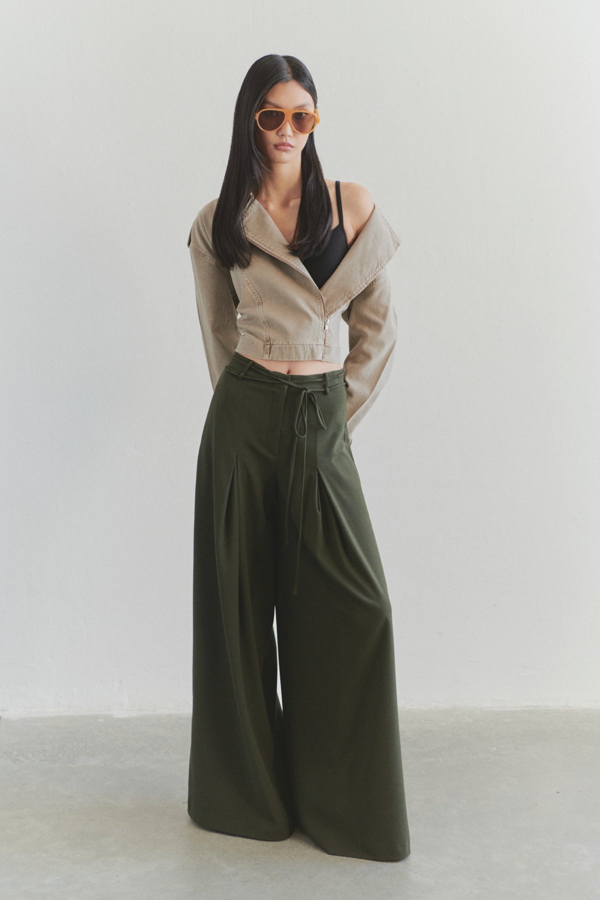 Limited Edition Haki Wide Leg Extra Geniş Paça Kuşaklı Dokuma Pantolon TWOSS25PL00082 Secondary image